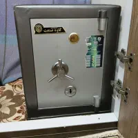 یک عدد گاو صندوق به فروش میرسد