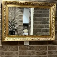 اینه و صندلی
