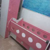 تخت وکمد نوزاد