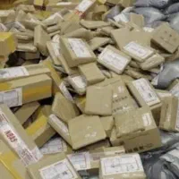 تعدادی راننده برای ارسال محصولات پستی