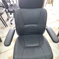 2عدد صندلی اداری چرخدار.چک دار.