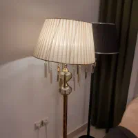 یک عدد آباژور ایستاده کنار مبل تازه خریداری|چراغ خواب و آباژور|تهران, دریاچه شهدای خلیج فارس|دیوار