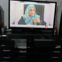 تلویزیون سامسونگ همراه با میز و باند همه گی|تلویزیون و پروژکتور|تهران, قیام‌دشت|دیوار
