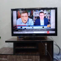 تلویزیون سامسونگ ۴۰ با میز تلویزیون