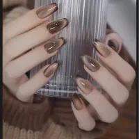 استخدام ناخن کار و مژه کار
