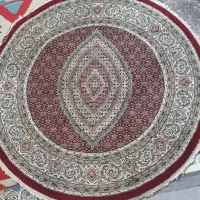 قالیچه گرد لاکی رنگ
