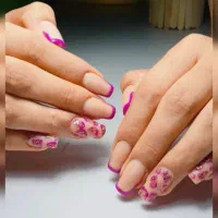 تخفیف ویژه کاشت ناخن|خدمات آرایشگری و زیبایی|اصفهان, نقش جهان|دیوار