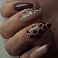 خدمات ناخن و پدیکورواسپا|خدمات آرایشگری و زیبایی|سقز, |دیوار