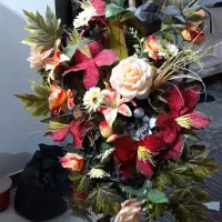 گل مصنوعی زیبا به همراه پایه چوبی