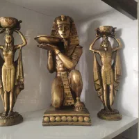 مجسمه و گل
