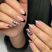 آموزش ناخن و خدمات آرایشی