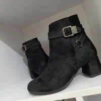 نیمبوت‌زنانه‌مخمل