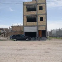 خونه سه طبقه .سرخیابان 24متری شهید امید محمدی