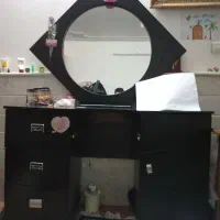 میز آرایش آینه دار