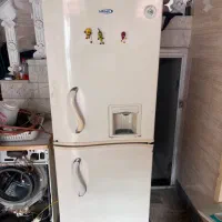 یخچال فریزر در حد نو سالم در حال کار عالی