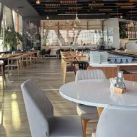 سالن کار ، ویتر - رانر - هاست شب