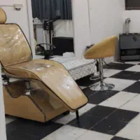 فروش صندلی وآینه ومیزناخن آرایشگاه|آرایشگاه و سالن‌های زیبایی|خرم‌آباد, |دیوار