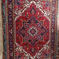 دو جفت فرش هریس با نقشه‌ای تاجری