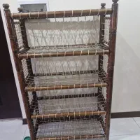 قفسه چوبی محکم وکاربردی