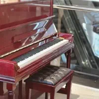 گیرایی و نقش زیبای پیانو آکوستیک ماندگار در دل