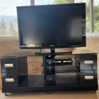 تلویزیون سامسونگ ۴۰ اینچ همراه با میز ترک