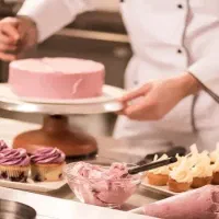 استخدام نیروی کار برای قنادی