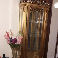 فروش یک عدد بوفه چوب  شیشه در حد نو