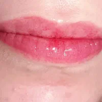 خدمات زیبایی شیدینگ لب و رژلب ، تتو بدن