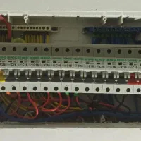 تکنسین برق.برقکار ساختمان تعمیرات