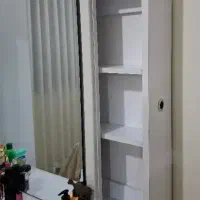 دراور با آینه وصندلی