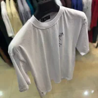 تیشرت طرح گل سفید