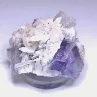 سنگ هالیت کوبیک بنفش