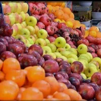 کارگر میوه فروشی