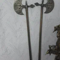 تبرزین برنجی.