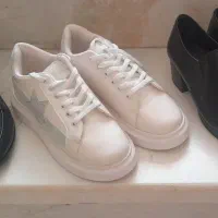 تعدادی کفش نو