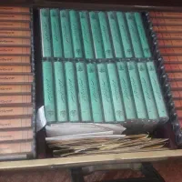 یه کیف چرمی  کامل کاست قدیمی