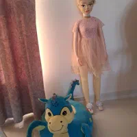 عروسک و صندلی اسباب بازی