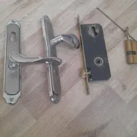 قفل و دستگیره