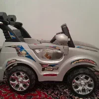 یک عدد ماشین شارژی  دو متوره شاسی بلند|اسباب‌‌بازی|کرمانشاه, |دیوار