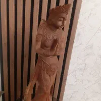 بودای زن چوبی