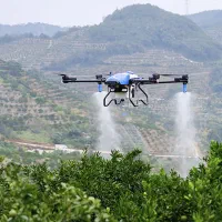 سم پاشی با پهپاد در جیرفت و حومه