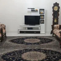 مبل ۷نفره همراه با سه عدد جلو مبلی و ساعت.