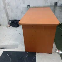 میز تحریر کار و یا کامپیوتر