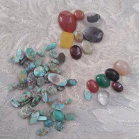 تعدادی سنگ انگشتر و گردن اویز