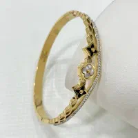 انواع دستبندهای استیل آب طلا کاری شده|بدلیجات|شیراز, باغ تخت|دیوار