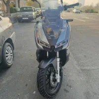 ADV 160 همتاز رنگ خاص