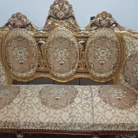 مبلمان سلطنتی ۹ نفره همراه گل میز قهوه ای ۳ تایی