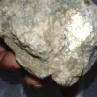 سنگ حاوی مقداری  طلا