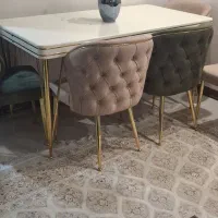 میز نهارخوری در حد نو