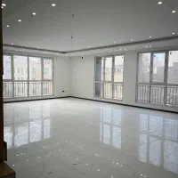 ۲۰۰ متر، سه نبش، حاشیه خیابان اصلی